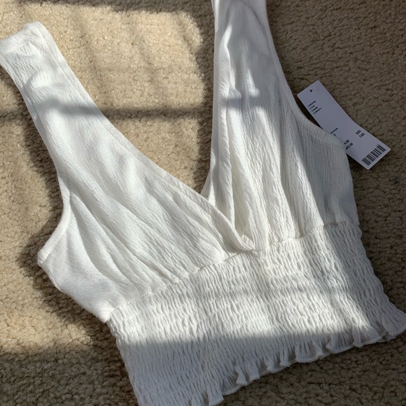 Urban Outfitters Tops - Linen crop top with scrunched bottom